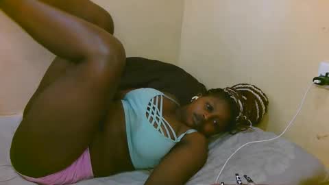 Snapshot of sexy_latasha chatting on 09-13-25, 07:41 sexy_latasha online show from 09-13-25, 07:41