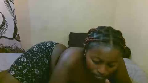 Snapshot of sexy_latasha chatting on 09-16-25, 07:53 sexy_latasha online show from 09-16-25, 07:53