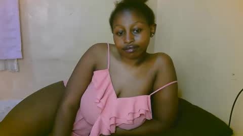 Snapshot of sexy_latasha chatting on 12-05-25, 11:19 sexy_latasha online show from 12-05-25, 11:19