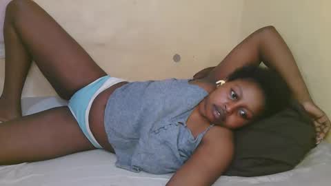 Snapshot of sexy_latasha chatting on 12-17-25, 07:03 sexy_latasha online show from 12-17-25, 07:03