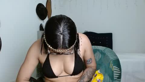 Snapshot of sexy_lia_latina chatting on 12-14-25, 02:50 Celeste online show from 12-14-25, 02:50