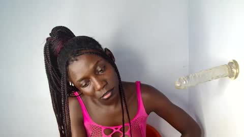 Snapshot of sexy_lilyyy chatting on 10-12-25, 11:04 lily online show from 10-12-25, 11:04