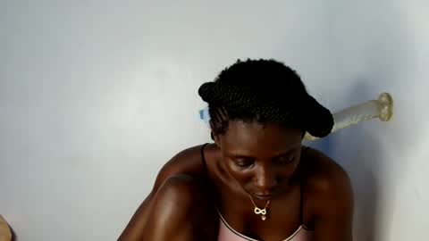 Snapshot of sexy_lilyyy chatting on 10-21-25, 02:56 lily online show from 10-21-25, 02:56