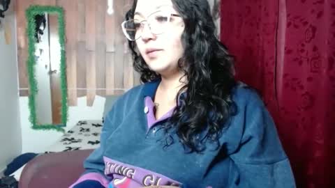 sexy lolas online show from 01-07-25, 05:43