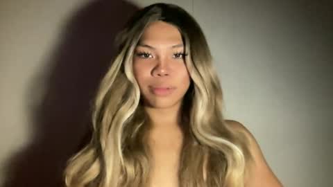 Snapshot of sexy_maevemorexxx chatting on 06-17-26, 04:26 Nicole online show from 06-17-26, 04:26