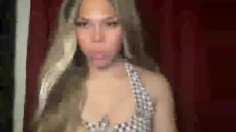 Snapshot of sexy_maevemorexxx chatting on 06-18-26, 01:37 Nicole online show from 06-18-26, 01:37
