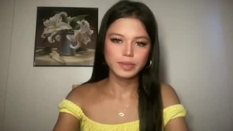 Snapshot of sexy_maevemorexxx chatting on 06-19-26, 07:34 Nicole online show from 06-19-26, 07:34