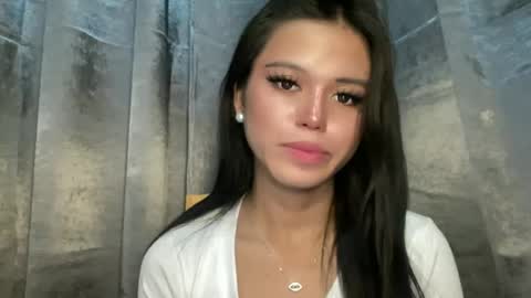 Snapshot of sexy_maevemorexxx chatting on 06-25-26, 05:12 Nicole online show from 06-25-26, 05:12