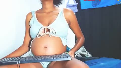 Snapshot of sexy_mamyy chatting on 07-16-26, 06:47 MIA online show from 07-16-26, 06:47