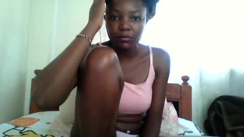 Snapshot of sexy_mariannah chatting on 06-22-26, 08:00 sexy_mariannah online show from 06-22-26, 08:00