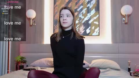 Snapshot of sexy_me_bb chatting on 10-31-25, 01:01 Alison online show from 10-31-25, 01:01