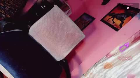 Snapshot of sexy_mysterious_dirty_girl chatting on 11-15-25, 07:27 queen online show from 11-15-25, 07:27