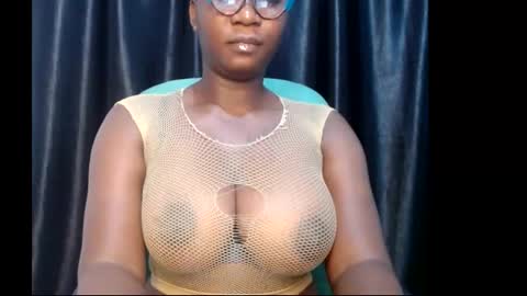 Snapshot of sexy_pearl12 chatting on 02-23-25, 06:49 zoe online show from 02-23-25, 06:49