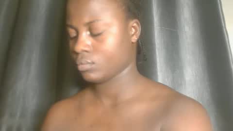 sexy_petitqueen online show from 03-18-26, 04:04