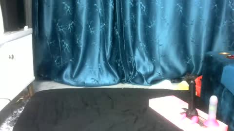 sexy pigeon online show from 06-22-26, 07:16