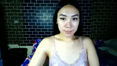Snapshot of sexy_queeniex chatting on 07-08-26, 05:23 hi im queenie online show from 07-08-26, 05:23