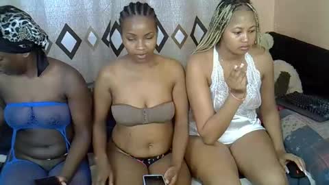 Snapshot of sexy_shan09 chatting on 12-16-25, 12:32 sexy_shan09 online show from 12-16-25, 12:32