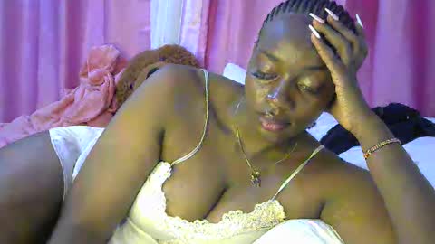 Snapshot of sexy_siera chatting on 01-11-26, 02:05 laura online show from 01-11-26, 02:05