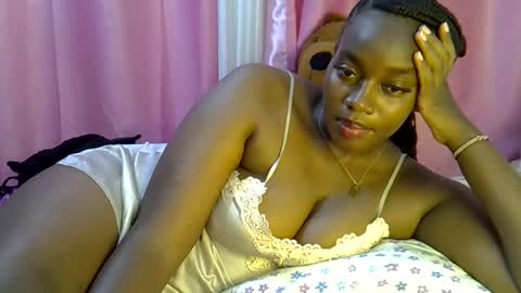 Snapshot of sexy_siera chatting on 02-22-26, 07:01 laura online show from 02-22-26, 07:01