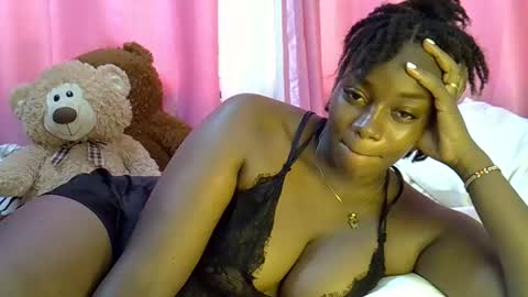 Snapshot of sexy_siera chatting on 03-05-26, 09:38 laura online show from 03-05-26, 09:38