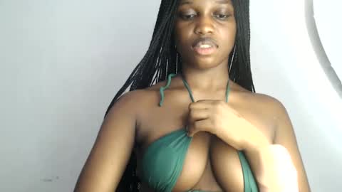 Snapshot of sexy_sinaha chatting on 01-11-25, 01:01 naomi online show from 01-11-25, 01:01