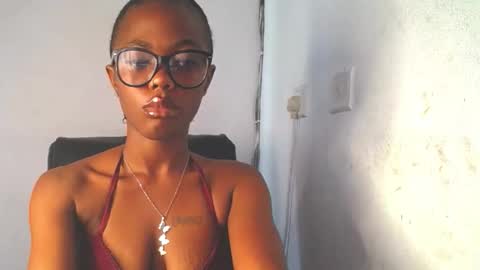 Snapshot of sexy_slimebony chatting on 10-26-25, 08:42 Rae online show from 10-26-25, 08:42