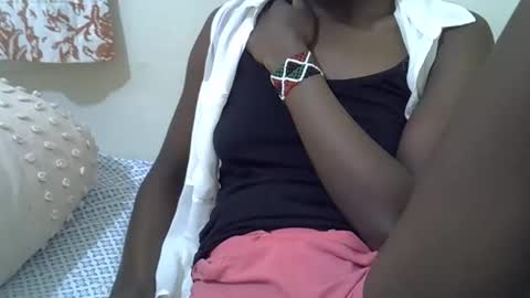 Snapshot of sexy_tania1 chatting on 10-22-25, 10:15 sexy_tania1 online show from 10-22-25, 10:15