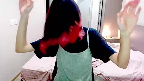 Snapshot of sexy_wise_kind chatting on 12-17-24, 10:22 Mandy Green online show from 12-17-24, 10:22