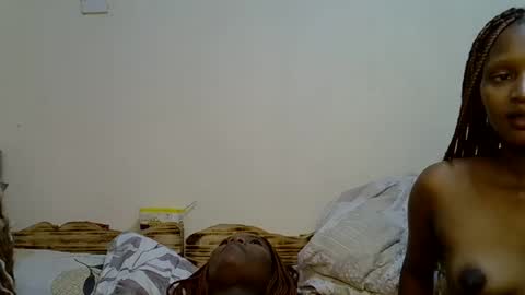 Snapshot of sexy_yello chatting on 12-20-25, 03:24 Bantu girl online show from 12-20-25, 03:24