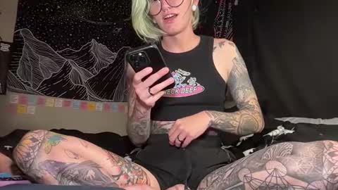 Snapshot of sexyaltftm chatting on 05-19-26, 03:18 Ollie online show from 05-19-26, 03:18
