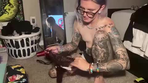 Snapshot of sexyaltftm chatting on 06-15-26, 04:09 Ollie online show from 06-15-26, 04:09