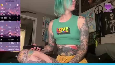 Snapshot of sexyaltftm chatting on 07-10-26, 03:47 Ollie online show from 07-10-26, 03:47
