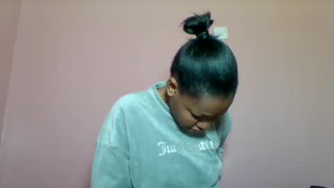 Snapshot of sexyapple2002 chatting on 09-12-25, 08:03 sexyapple2002 online show from 09-12-25, 08:03