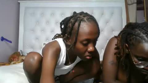 Snapshot of sexyary chatting on 06-11-26, 12:32 sexyary online show from 06-11-26, 12:32