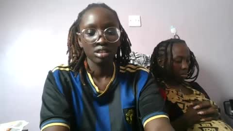 Snapshot of sexyary chatting on 06-18-26, 02:43 sexyary online show from 06-18-26, 02:43