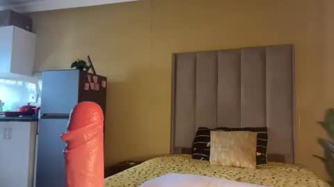 Snapshot of sexyasszeeee chatting on 10-24-25, 08:33 sexyasszeeee online show from 10-24-25, 08:33