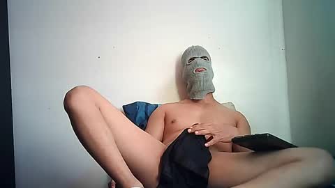 Snapshot of sexyatrevidoo chatting on 12-15-24, 02:05 SesyMen online show from 12-15-24, 02:05