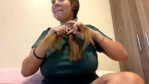 Snapshot of sexyayo666 chatting on 09-10-25, 05:02 ALAYA online show from 09-10-25, 05:02