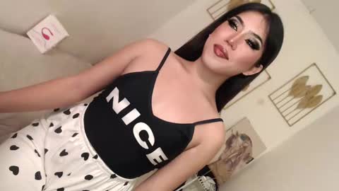 Snapshot of sexybaby2999 chatting on 01-06-25, 12:02 Lexie online show from 01-06-25, 12:02