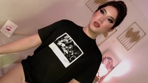 Snapshot of sexybaby2999 chatting on 02-06-25, 02:15 Lexie online show from 02-06-25, 02:15