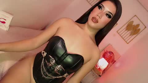 Snapshot of sexybaby2999 chatting on 03-08-25, 05:43 Lexie online show from 03-08-25, 05:43