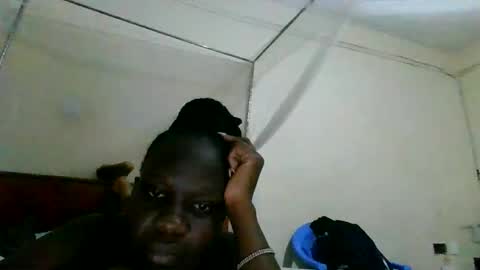 Snapshot of sexybeb25 chatting on 05-12-26, 03:14 yvonne online show from 05-12-26, 03:14