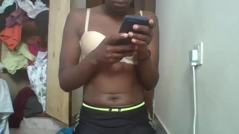 Snapshot of sexybilha483 chatting on 02-05-25, 05:41 Sexybilha483 online show from 02-05-25, 05:41