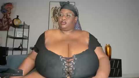 Snapshot of sexyblackhugetits chatting on 11-17-25, 01:06 sexyblackhugetits online show from 11-17-25, 01:06