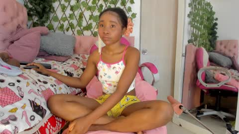 Snapshot of sexybrunnetem chatting on 01-27-25, 08:29 sofia online show from 01-27-25, 08:29