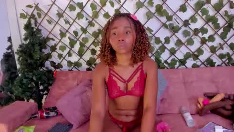 Snapshot of sexybrunnetem chatting on 10-22-25, 12:16 sofia online show from 10-22-25, 12:16