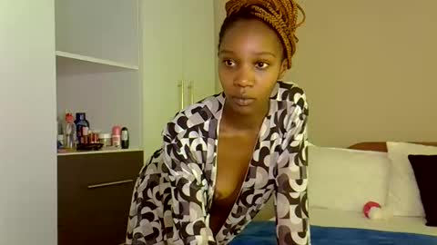 Snapshot of sexycarll9 chatting on 06-02-26, 06:37 Britney online show from 06-02-26, 06:37