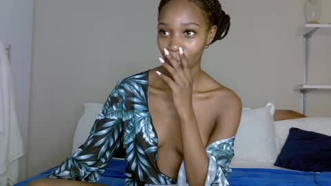 Snapshot of sexycarll9 chatting on 06-16-26, 03:47 Britney online show from 06-16-26, 03:47