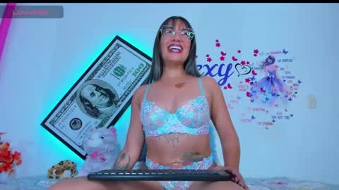 Snapshot of sexycharlottesamantha chatting on 06-07-26, 04:16 sexycharlottesamantha online show from 06-07-26, 04:16