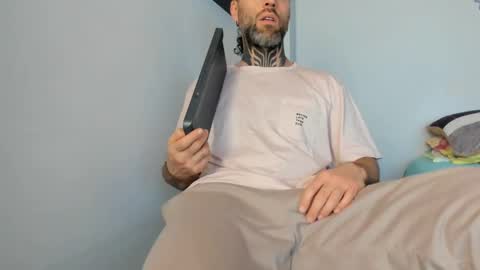 Snapshot of sexycolombian2022 chatting on 02-22-25, 07:47 Antonioylola online show from 02-22-25, 07:47